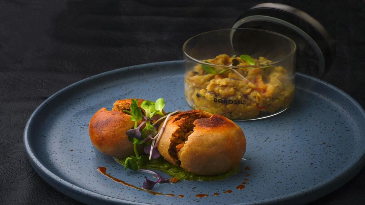 Holiday Inn Bengaluru Racecourse By Ihg Esterno foto A modern take on a traditional Indian dish